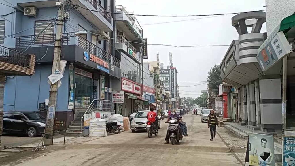 Market Road in Rama Vihar 