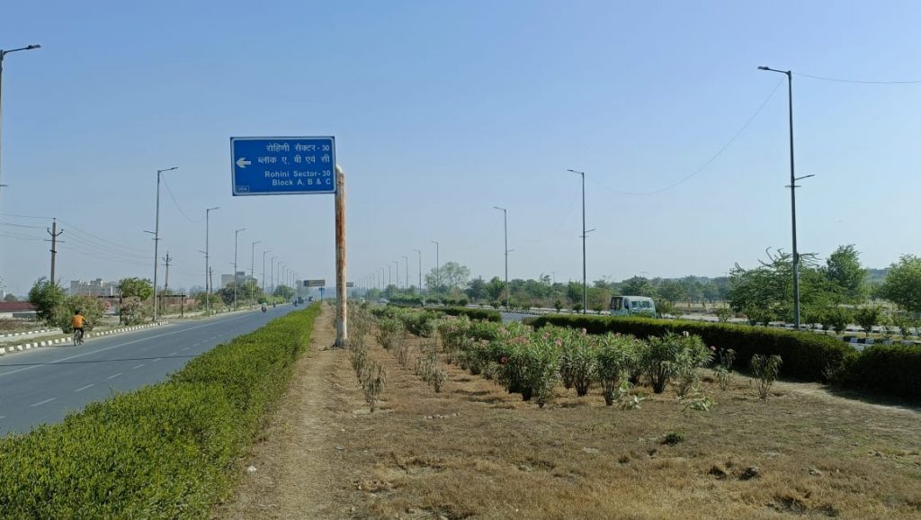 DDA Developed Road beside Rohini Sector 29 and 30